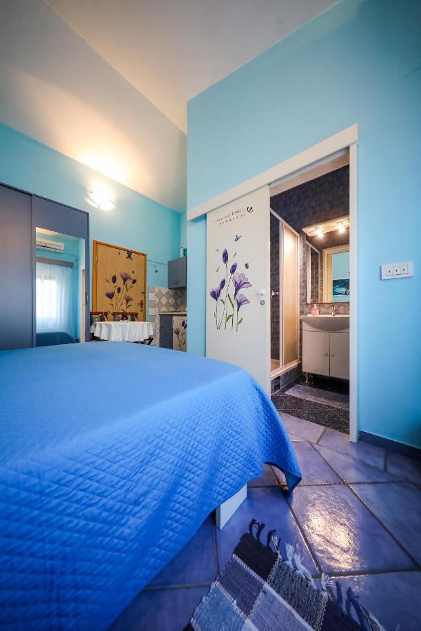 Studio Brbinj 8160A المظهر الخارجي الصورة